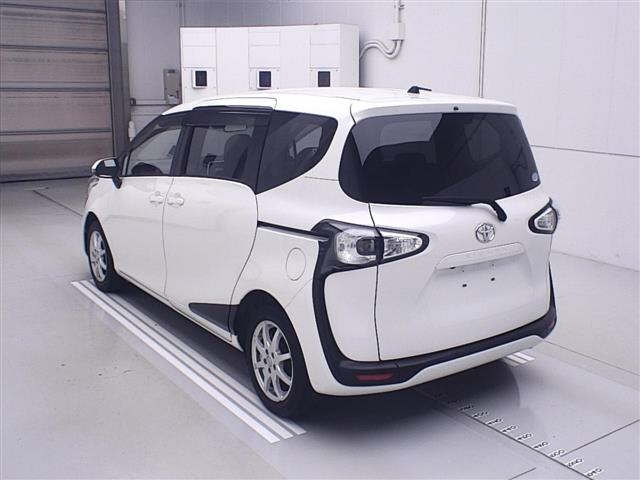 TOYOTA SIENTA 2016