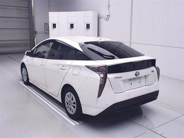 TOYOTA PRIUS 2016