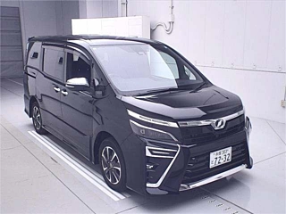 TOYOTA VOXY 2019