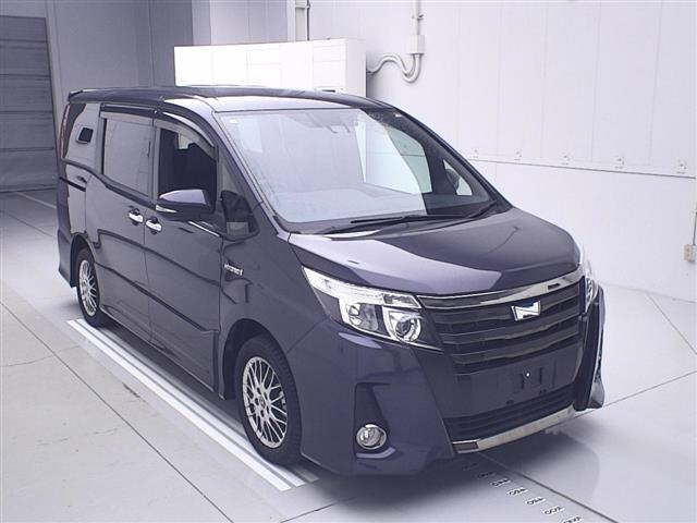 TOYOTA NOAH 2016