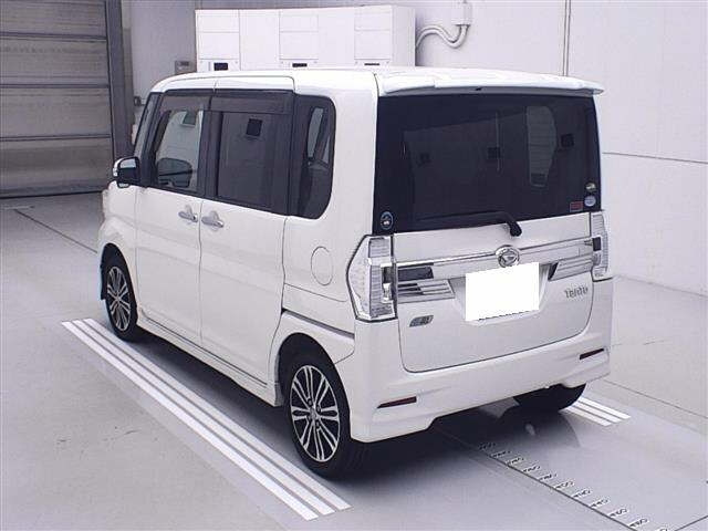 DAIHATSU TANTO 2015