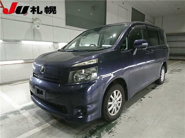 TOYOTA VOXY 2010