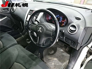 MITSUBISHI COLT PLUS 2009