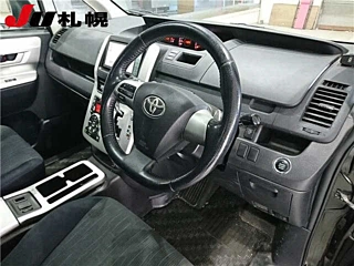 TOYOTA VOXY 2010