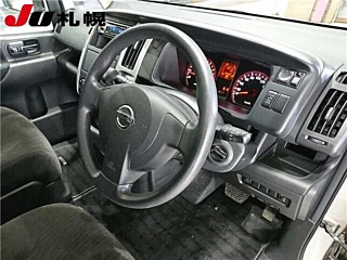 NISSAN SERENA 2010