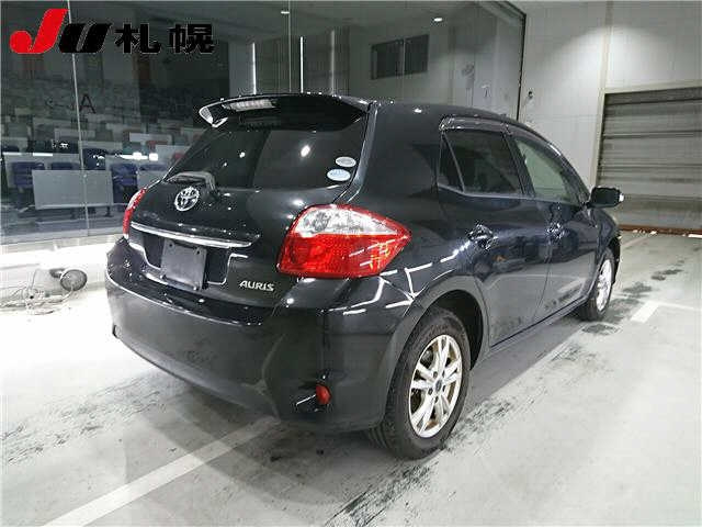 TOYOTA AURIS 2012