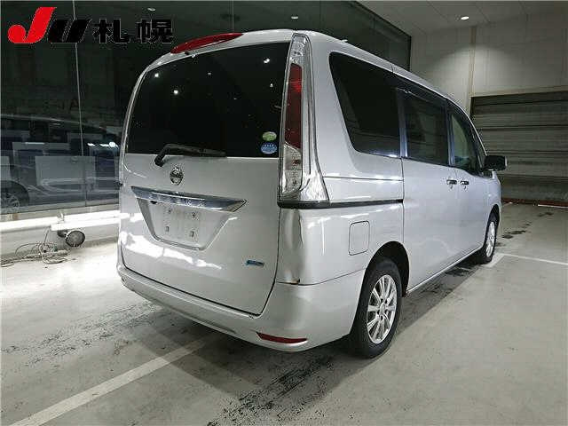 NISSAN SERENA 2011