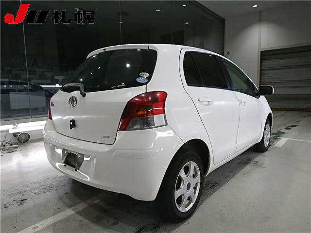 TOYOTA VITZ 2010