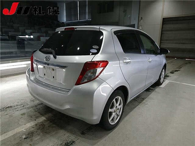 TOYOTA VITZ 2011
