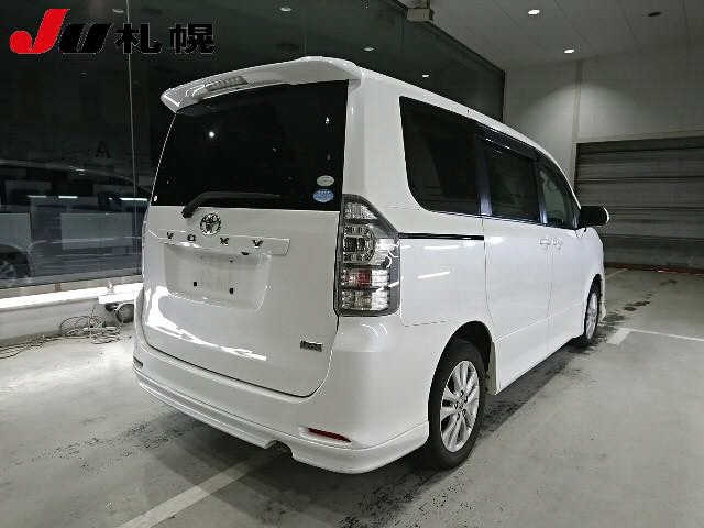 TOYOTA VOXY 2010