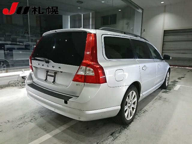 VOLVO V70 2010