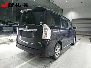 TOYOTA VOXY 2012