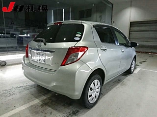 TOYOTA VITZ 2011
