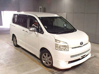 TOYOTA VOXY 2009