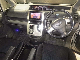 TOYOTA VOXY 2009