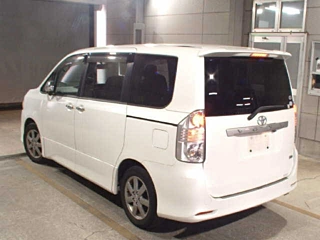 TOYOTA VOXY 2009