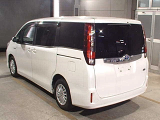 TOYOTA NOAH 2015