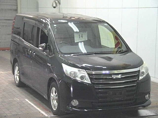 TOYOTA NOAH 2014