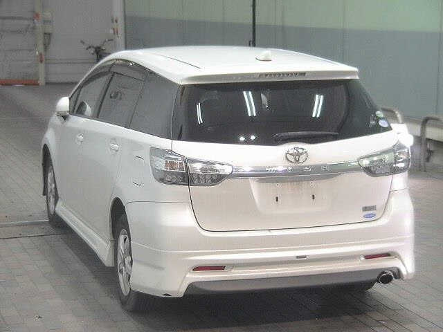 TOYOTA WISH 2015