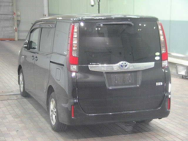 TOYOTA NOAH 2014