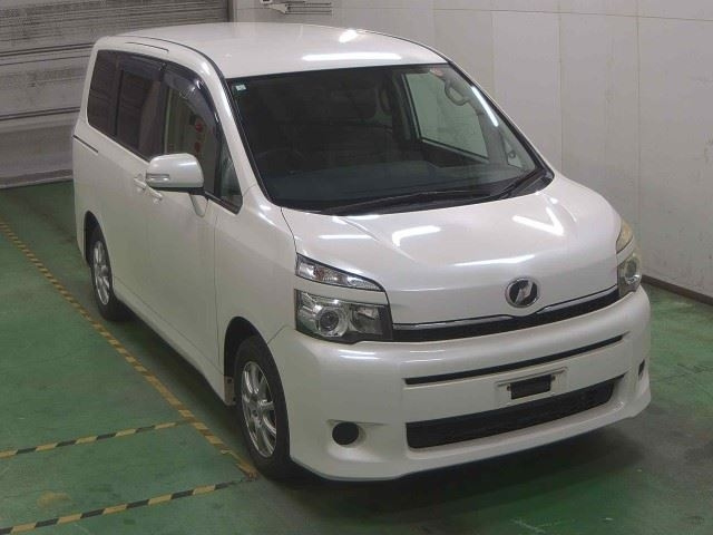 TOYOTA VOXY 2011