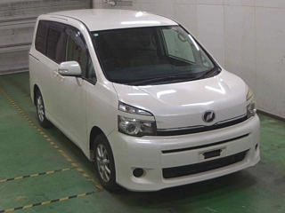 TOYOTA VOXY 2011