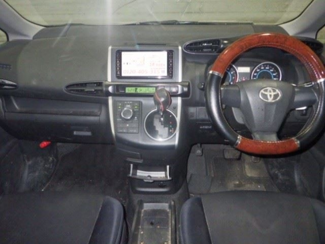 TOYOTA WISH 2010