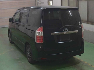 TOYOTA NOAH 2008