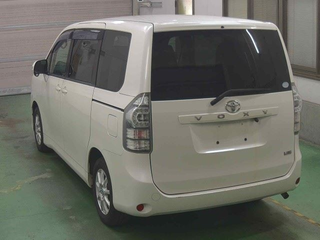 TOYOTA VOXY 2011