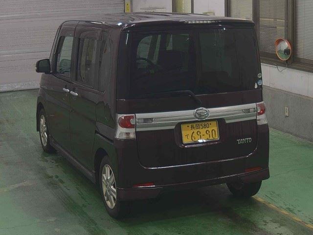 DAIHATSU TANTO 2011