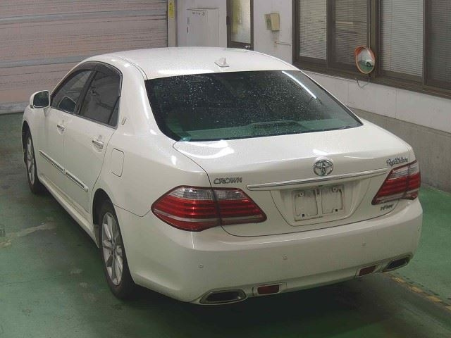 TOYOTA CROWN 2010