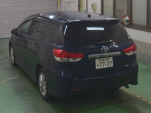 TOYOTA WISH 2010