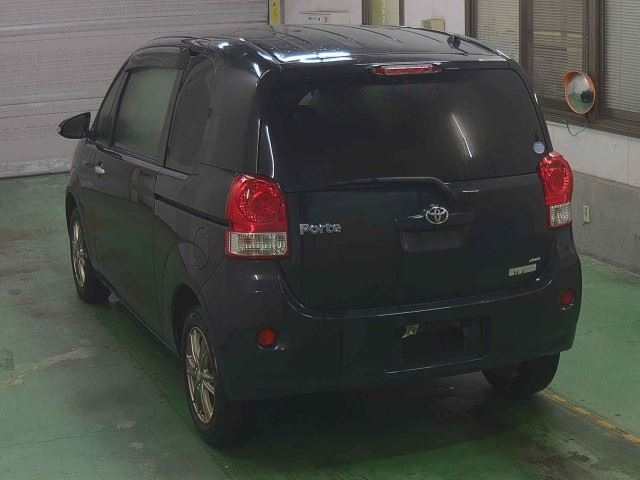 TOYOTA PORTE 2012