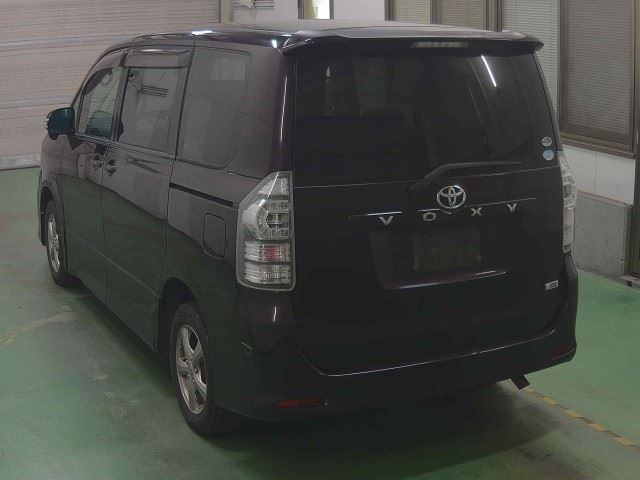 TOYOTA VOXY 2010