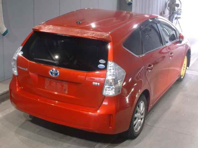 TOYOTA PRIUS ALPHA 2011
