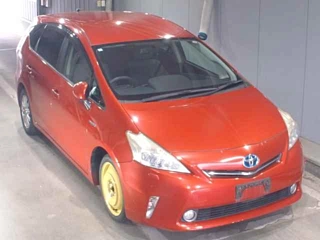 TOYOTA PRIUS ALPHA 2011