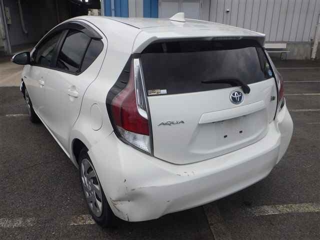 TOYOTA AQUA 2015