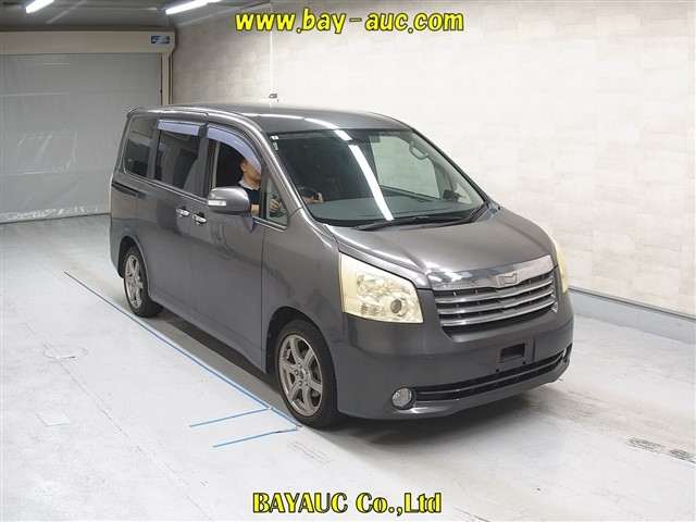 TOYOTA NOAH 2009