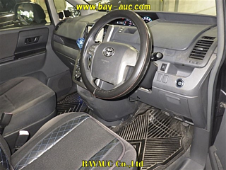 TOYOTA NOAH 2009