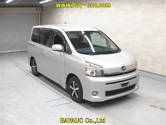 TOYOTA VOXY 2012