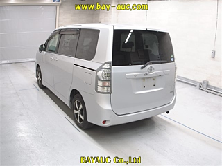 TOYOTA VOXY 2012