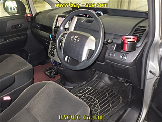 TOYOTA VOXY 2012