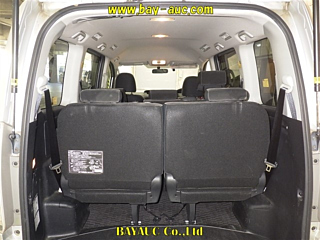 TOYOTA VOXY 2012