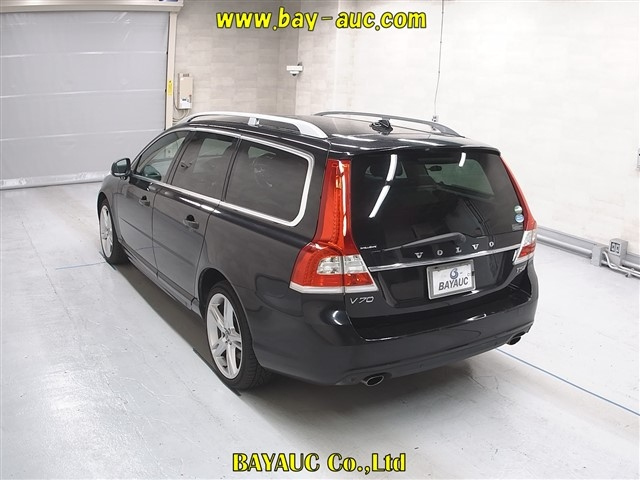 VOLVO V70 2015