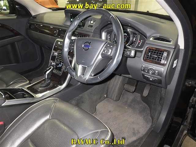VOLVO V70 2015