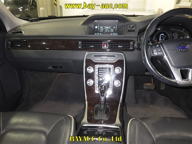 VOLVO V70 2015