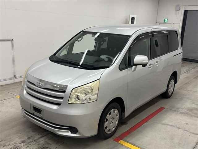 TOYOTA NOAH 2008