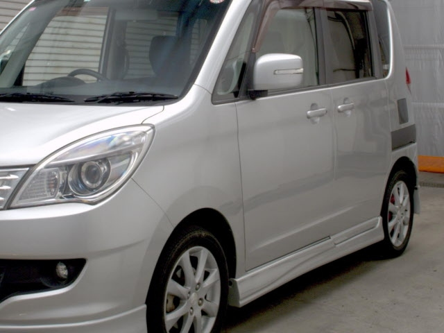 MITSUBISHI DELICA D2 2012