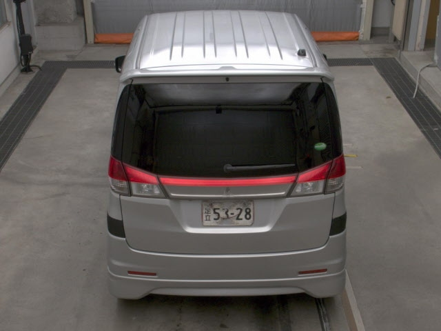 MITSUBISHI DELICA D2 2012