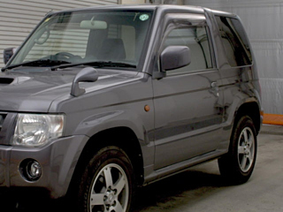 NISSAN KIX 2010